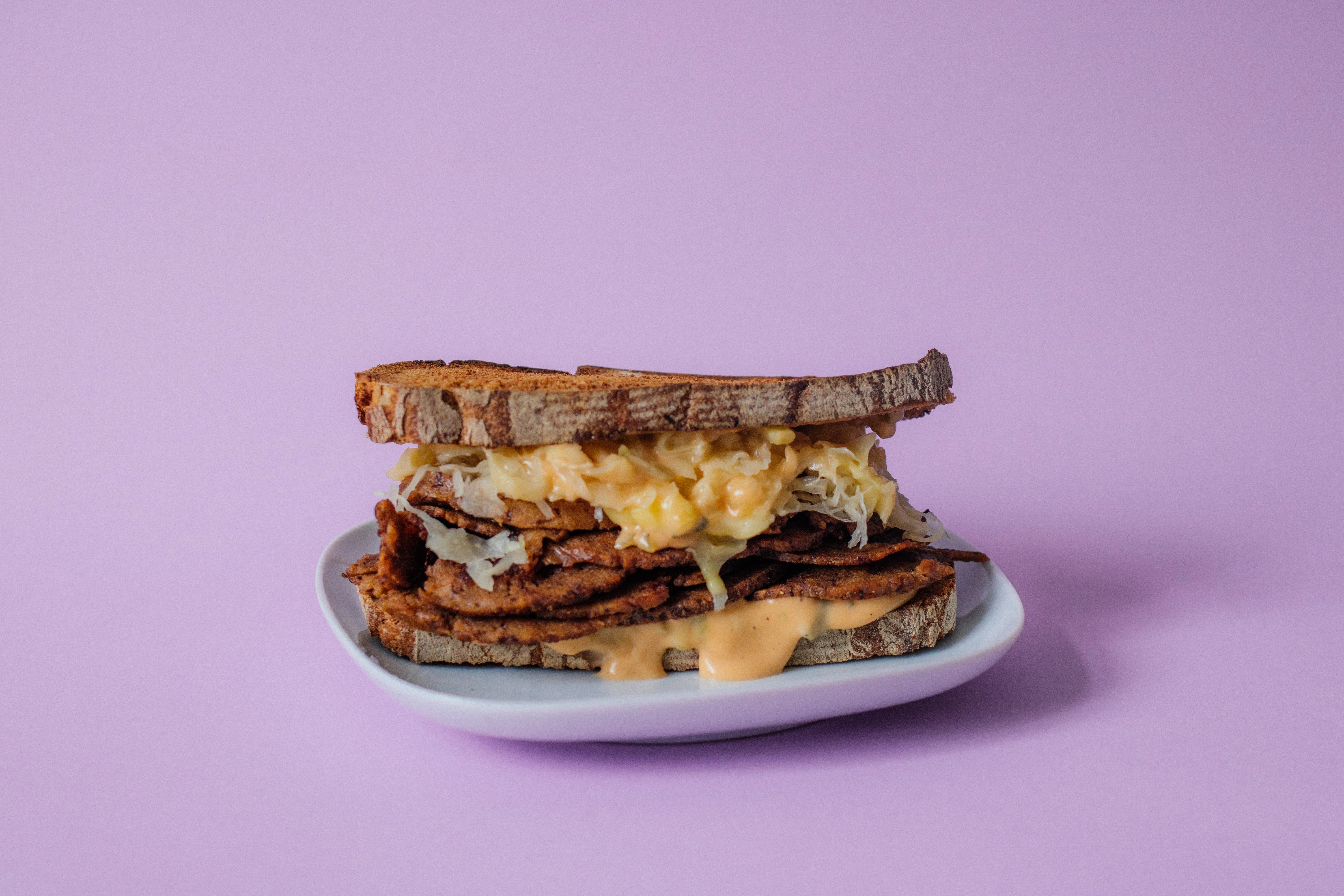 Veganes Reuben Sandwich