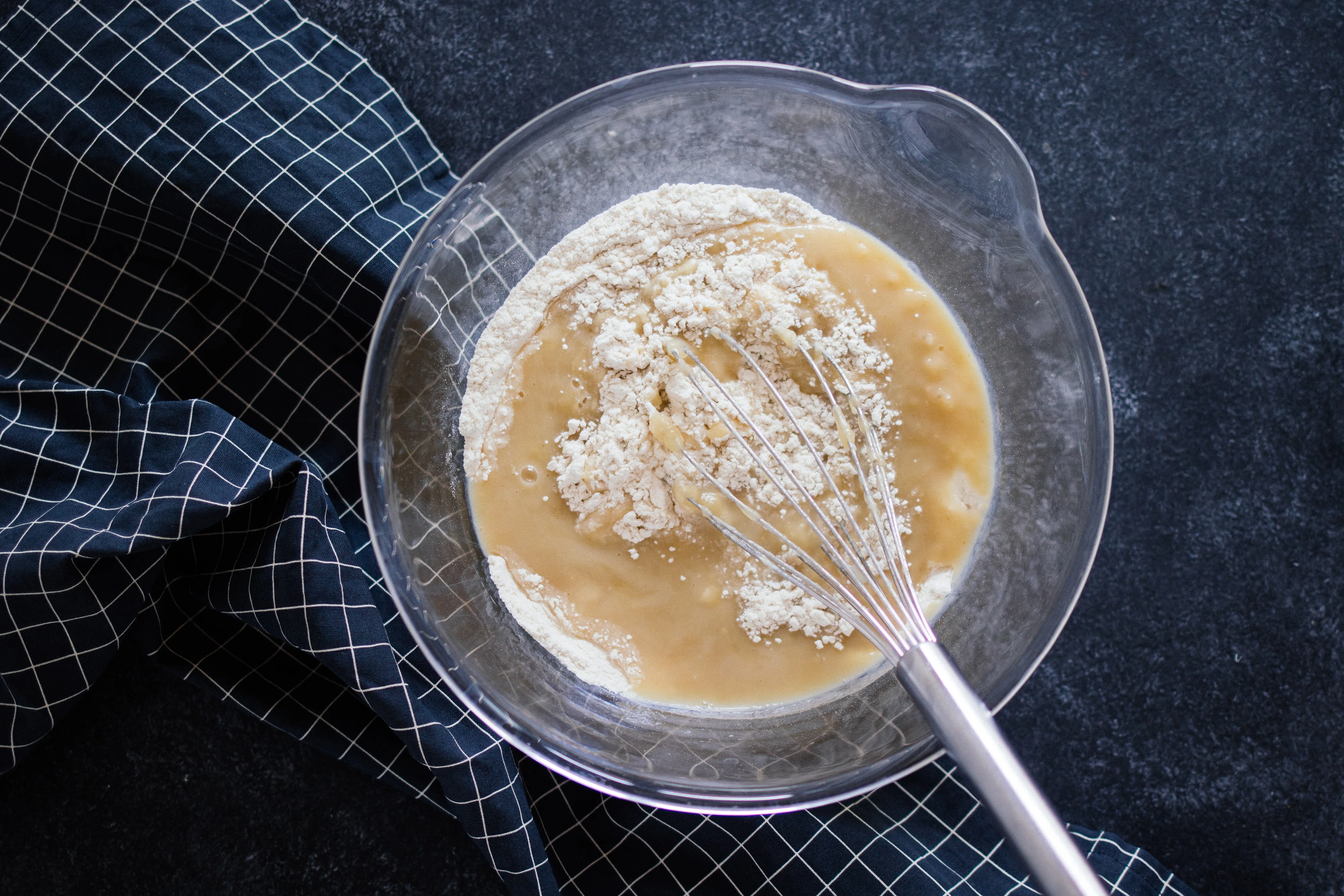 R427 Veganes, simples Bananenbrot mit Walnüssen & Schokolade