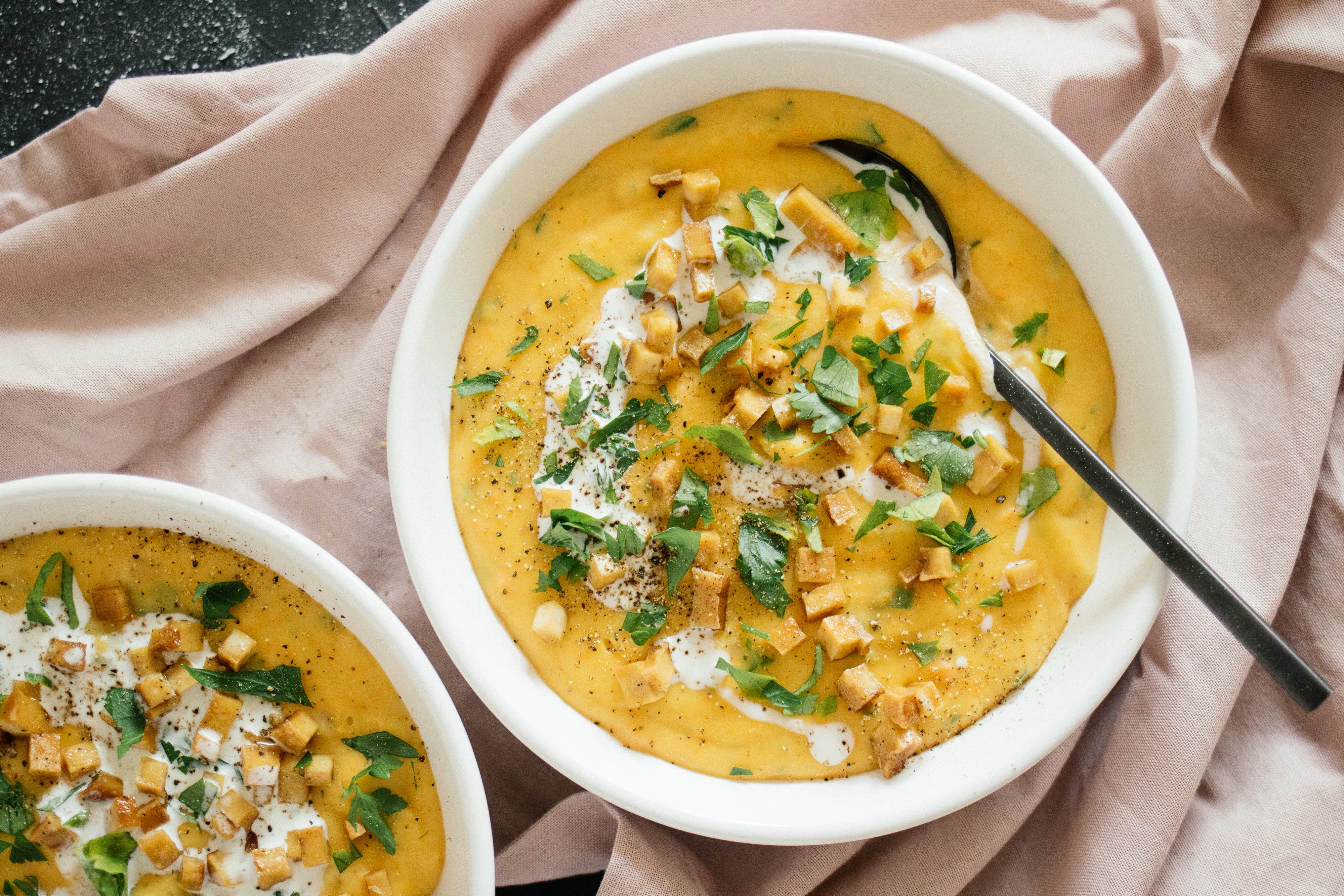 Vegane Kartoffelsuppe mit Räuchertofu