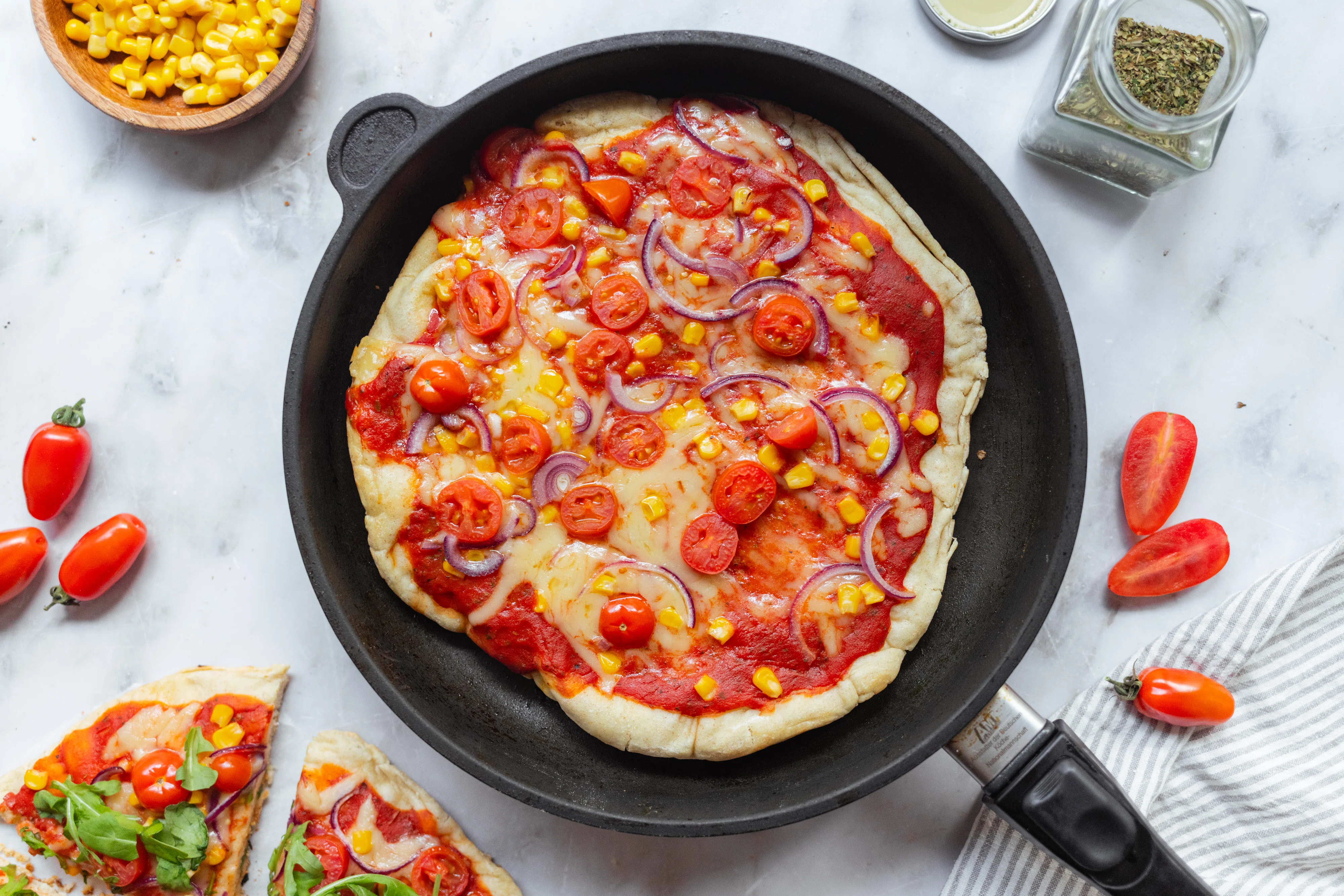 R957 Pizza aus der Pfanne